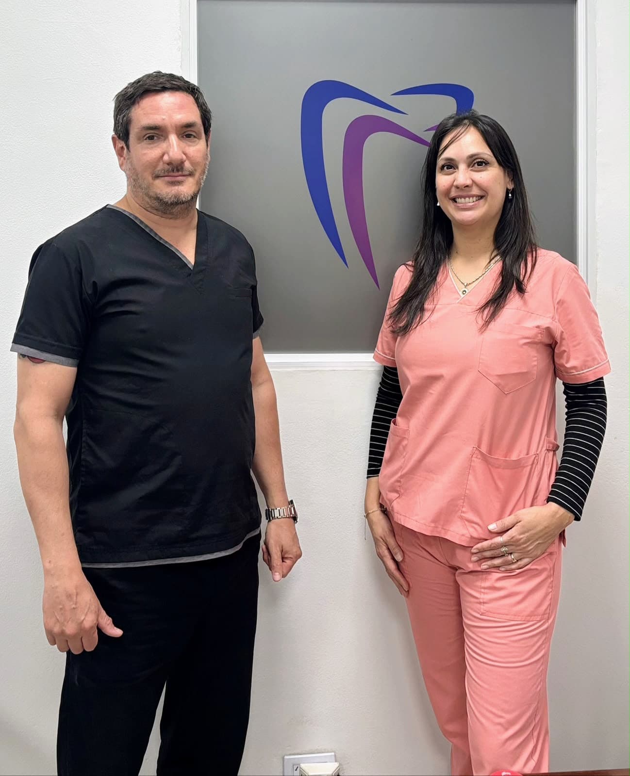 Dr. Carlos Ramiro Osuna y Dra. Valeria Soledad Gómez, profesionales de CED